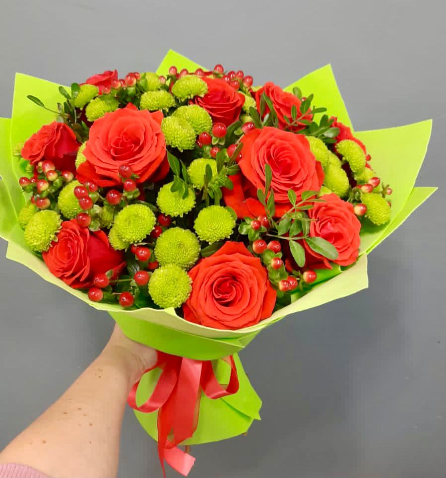 Букет цветов из: Хризантемы и Розы в Немчиновке