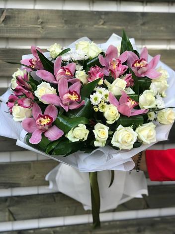 Букет цветов из: Розы и Хризантемы в Немчиновке