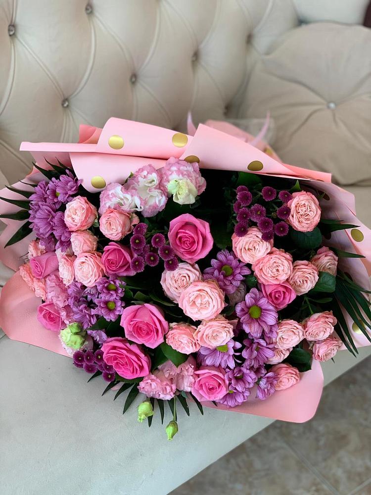 Букет цветов из: Хризантемы, Розы и Лизиантусы в Немчиновке