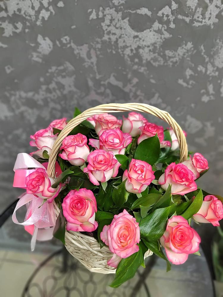 Цветочная композиция из Розы в корзине в Немчиновке
