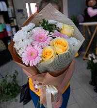Букет цветов из:  Герберы, Розы и Хризантемы в Немчиновке