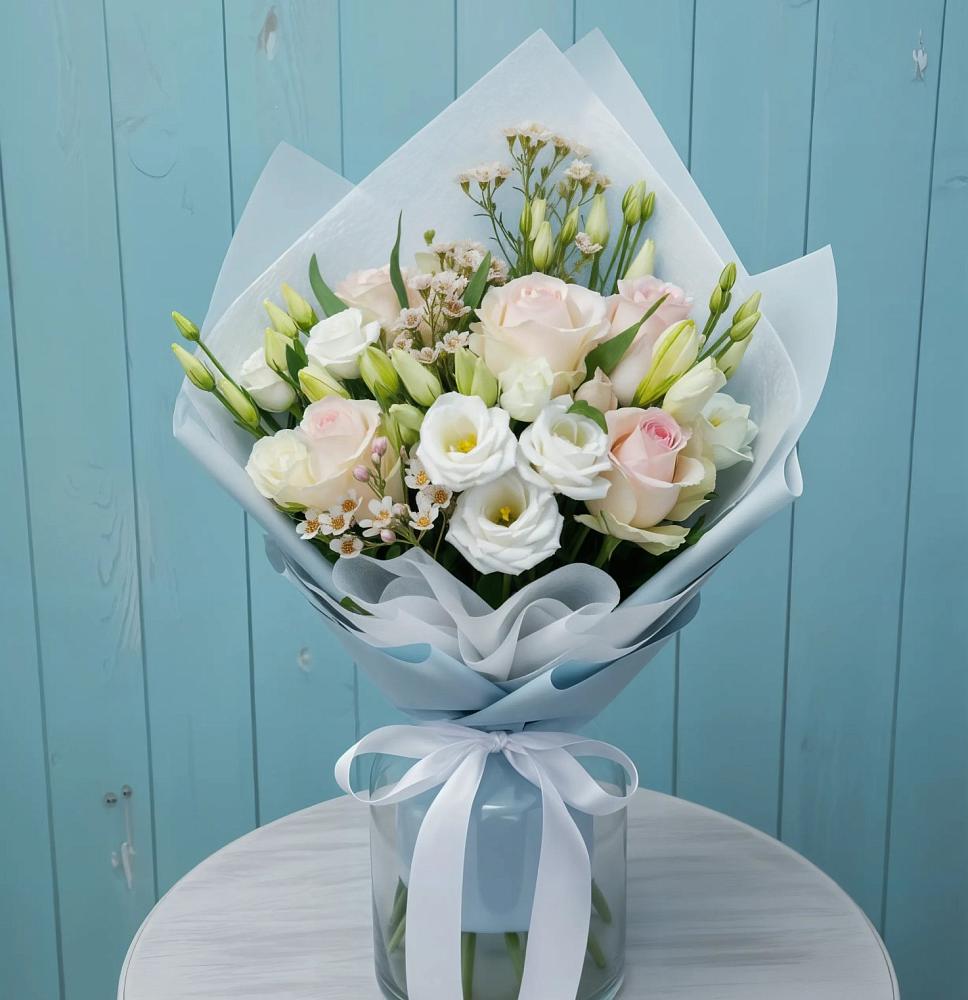 Букет цветов из: Розы и Лизиантусы в Немчиновке