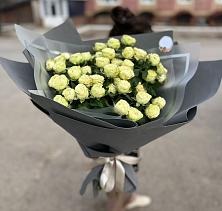 Букет Белые кустовые розы Солинеро в Немчиновке