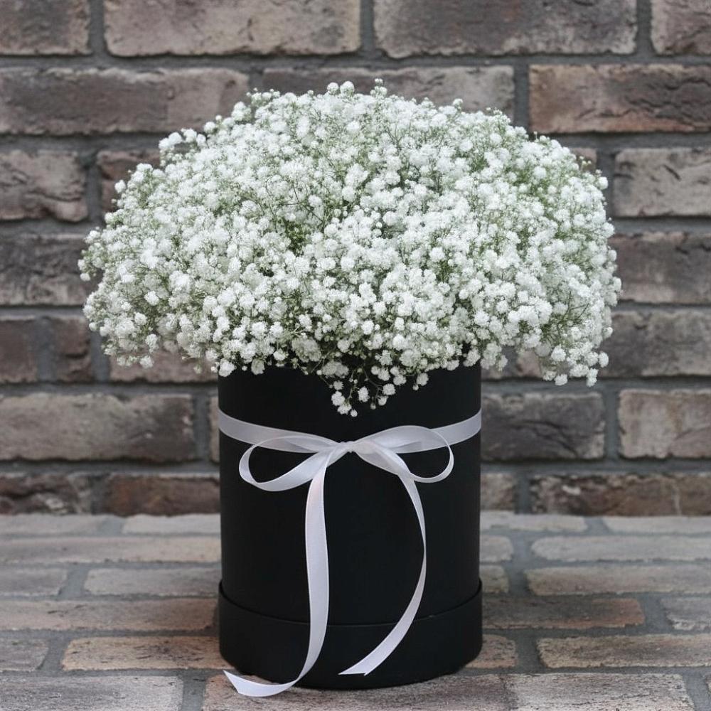 Цветочная композиция из Гипсофила в шляпной коробке в Немчиновке