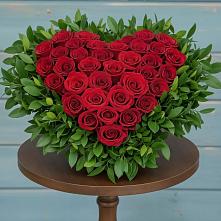 Цветочная композиция из Розы в виде сердца в Немчиновке