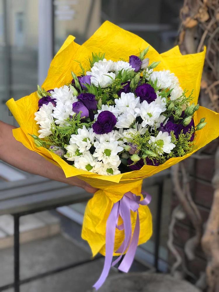 Букет цветов из: Ирисы, Хризантемы и Ромашки в Немчиновке