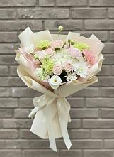Букет цветов из:  Гвоздики, Розы, Лизиантусы и Хризантемы в Немчиновке