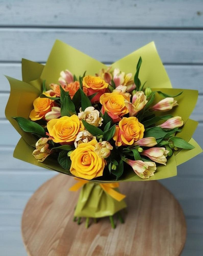 Букет цветов из: Альстромерии и Розы в Немчиновке
