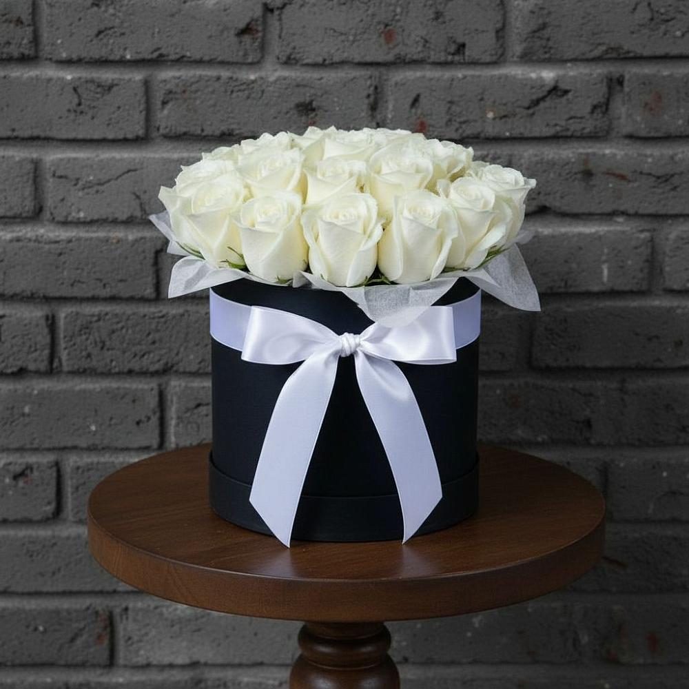 Цветочная композиция из Розы в шляпной коробке в Немчиновке