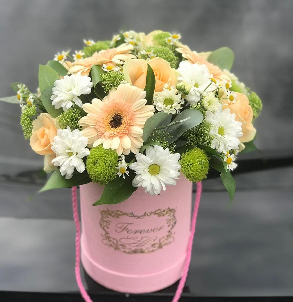 Цветочная композиция из Розы, Герберы и Хризантемы в шляпной коробке в Немчиновке