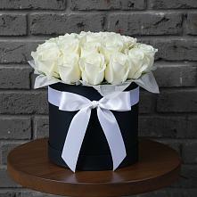 Цветочная композиция из Розы в шляпной коробке в Немчиновке