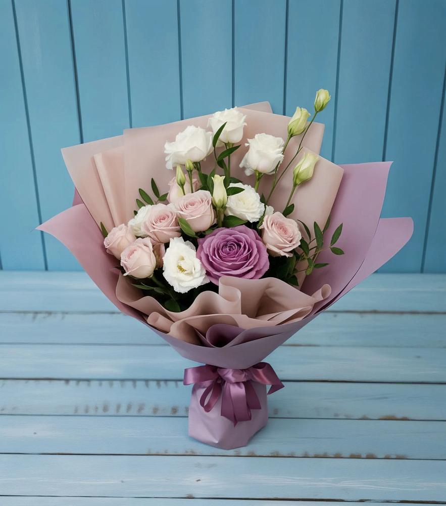 Букет цветов из: Розы и Лизиантусы в Немчиновке